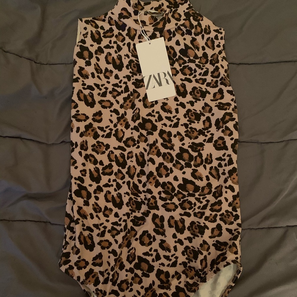 Zara 2-piece cheetah set, never worn.